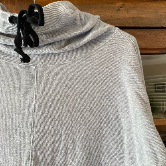 Forever 21 Contemporary Hoodie - Picture 6 of 14